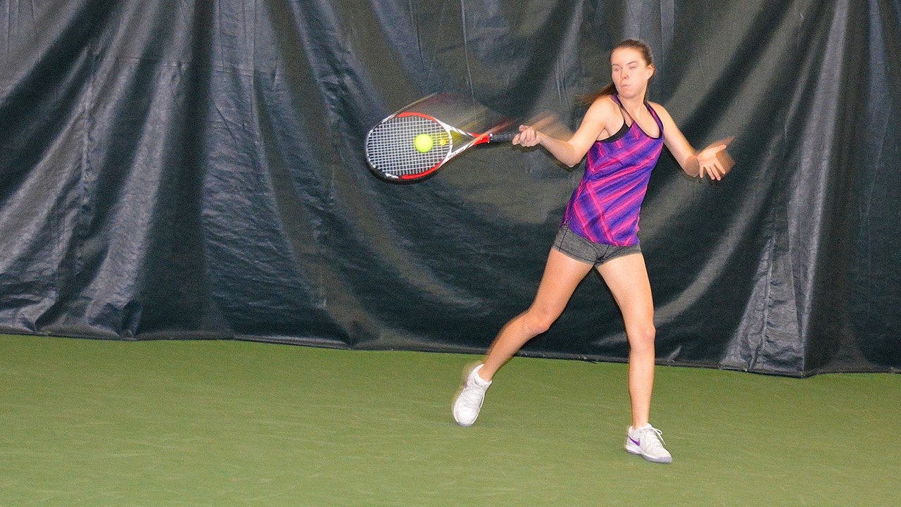 AlexiAnn Drouin prend part au Championnat québécois 18 ans de Repentigny.