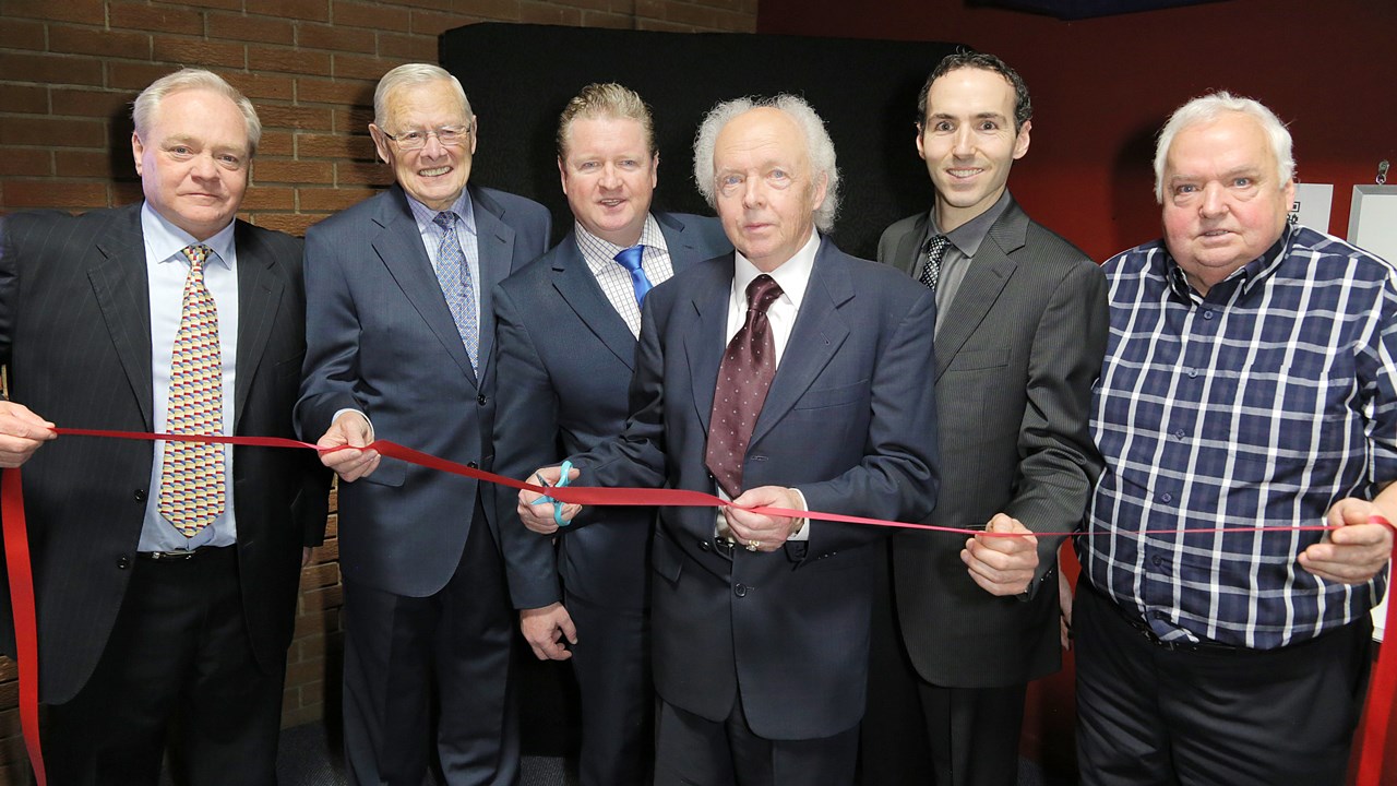 Moderne l’imprimeur, Novalux et Imprimerie Saint-Georges deviennent le groupe Audaz. De gauche à droite: Pierre Verreault (président), Yvon Roy, Vianney Giguère (vice-président aux ventes et marketing), Jean-Paul Giguère, Mathieu Giguère (vice-président aux opérations), ainsi que Jean-Marc Giguère.