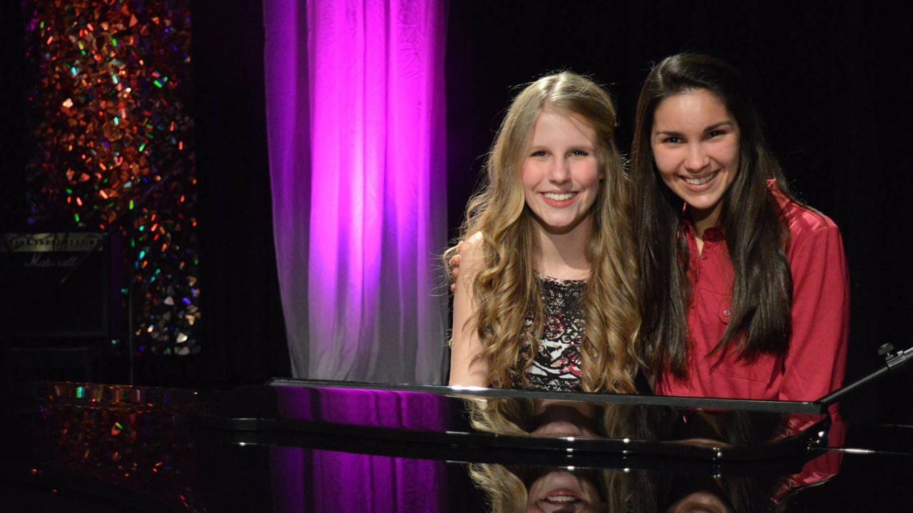 Le duo formé de Joanie Goudreau et d’Isabelle Pépin avait remporté la finale locale de Secondaire en Spectacle en plus d'obtenir le prix Coup de cœur du public en 2015.