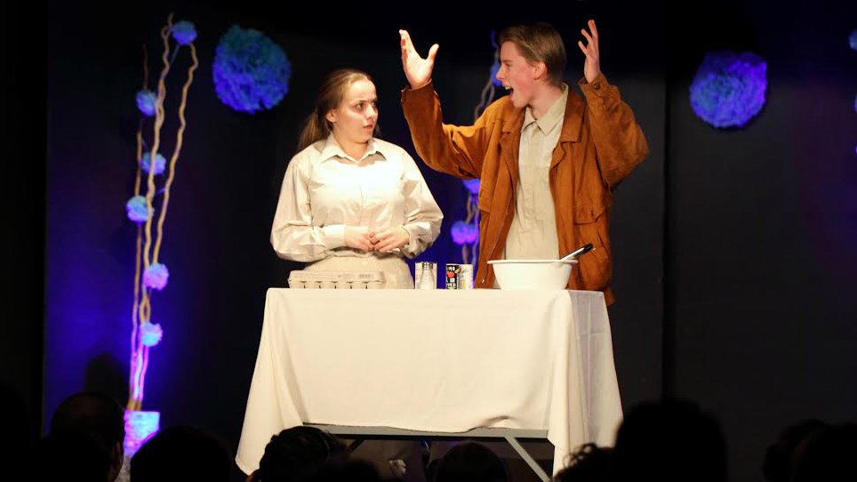 Le deuxième prix a été remis aux humoristes de cinquième secondaire, Ève-Marie Couture et Jean-Olivier Savoie, pour leur interprétation du numéro « La cuisine » des Denis Drolet.