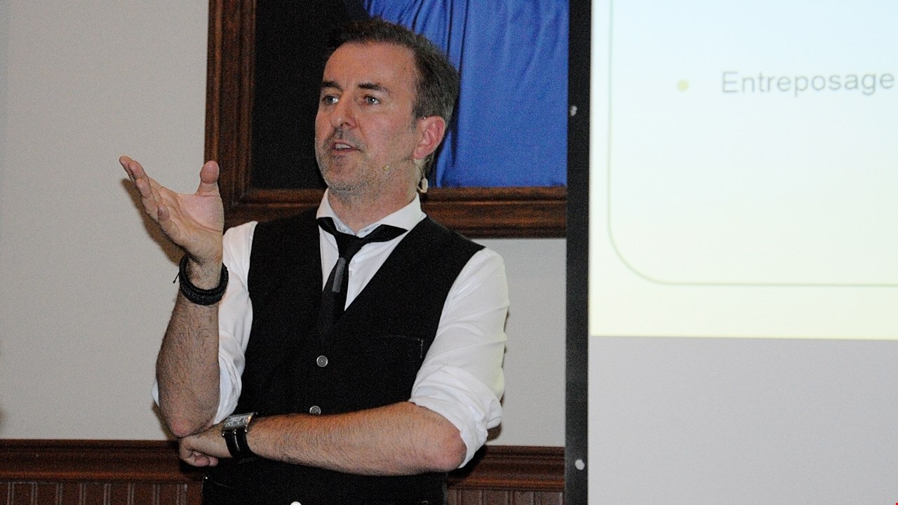 Le chroniqueur spécialiste du Web, François Charron, était de passage à Saint-Georges pour y tenir une conférence sur l’importance de vendre en ligne pour les petites et moyennes entreprises (PME).