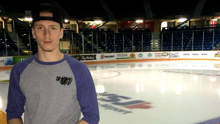 Thomas Chabot porte fièrement du « Show Off Clothing »