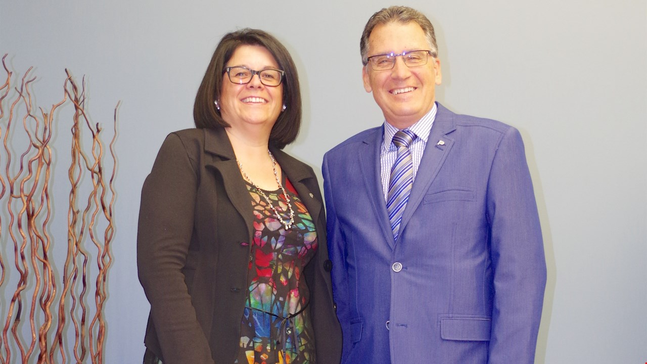La directrice générale de Promutuel Assurance Chaudière-Appalaches, Anne Vaillancourt et le président de cette nouvelle entité, Nelson Lamontagne.