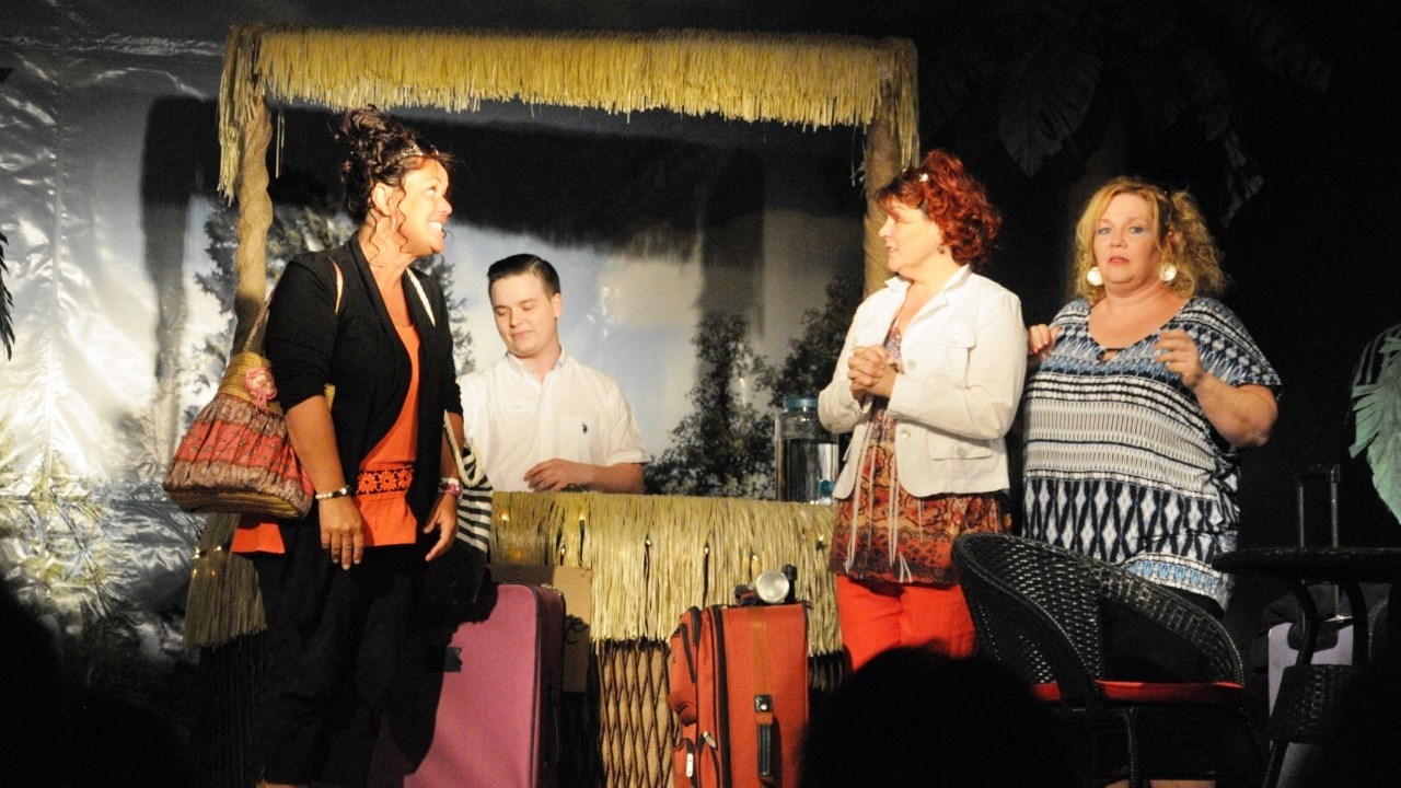 Une première sous les éclats de rire lors de la pièce de théâtre « 2 étoiles et demie »