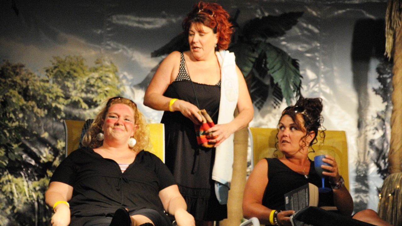 Une première sous les éclats de rire lors de la pièce de théâtre « 2 étoiles et demie »
