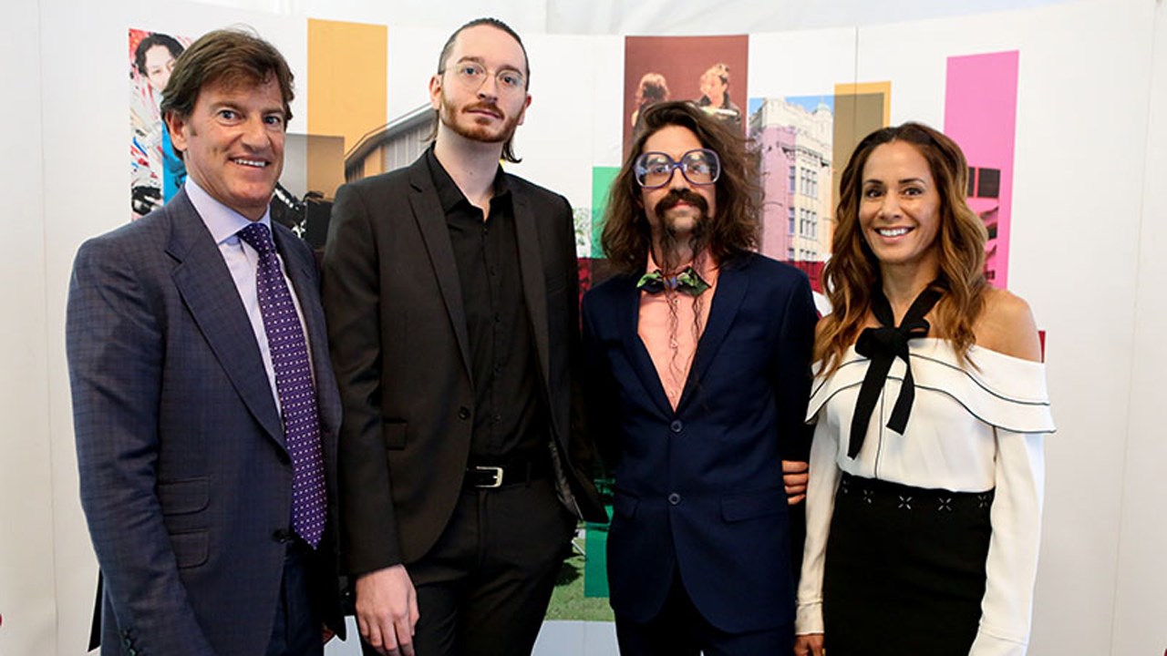 Stephen Bronfman, Guillaume Adjutor Provost, Yannick Desranleau (un autre boursier de l’Université Concordia) et Claudine Bronfman.