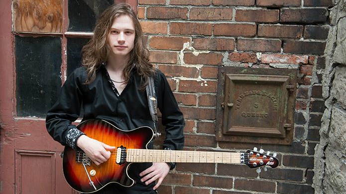 Le guitariste de Jacob Deraps reçoit une offre de contrat de disque d'une division mondiale d'Universal