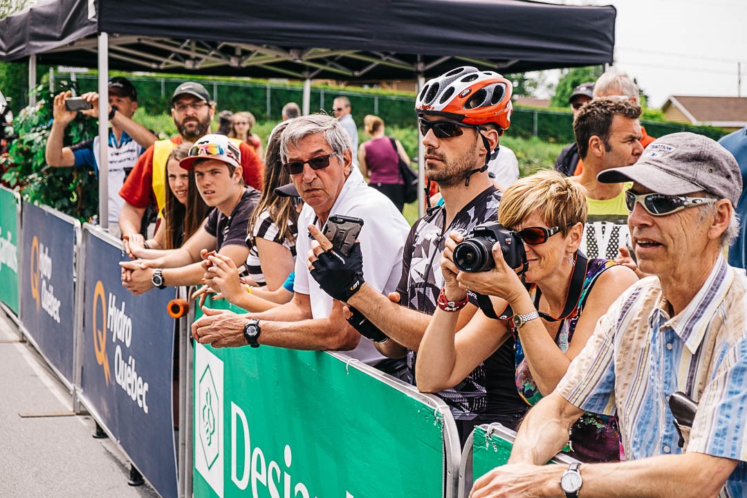 Un public nombreux pour assister au départ de la course