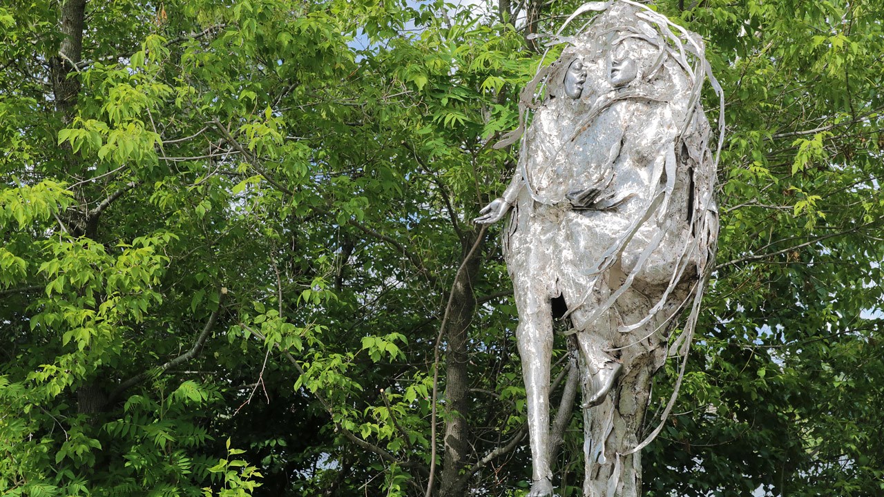 L'Humain est une rivière de l'artiste Marie-Josée Roy.