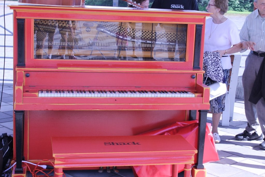 Inauguration du piano urbain au centre-ville de Saint-Georges.