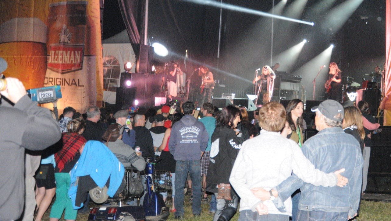 Leboeuf & Deschamps ont conquis la foule du Woodstock en Beauce