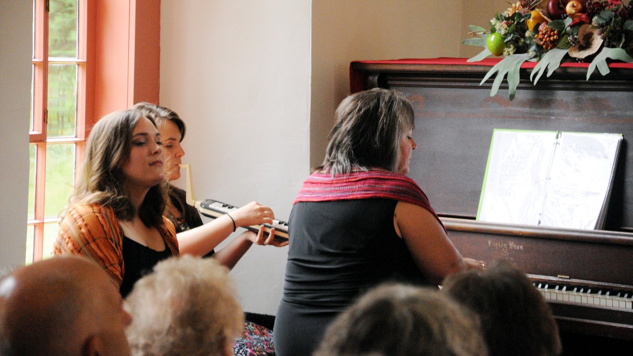 Le choeur ÉliCatRoCa propage l'amour à l'Église Saint-Paul-de-Cumberland