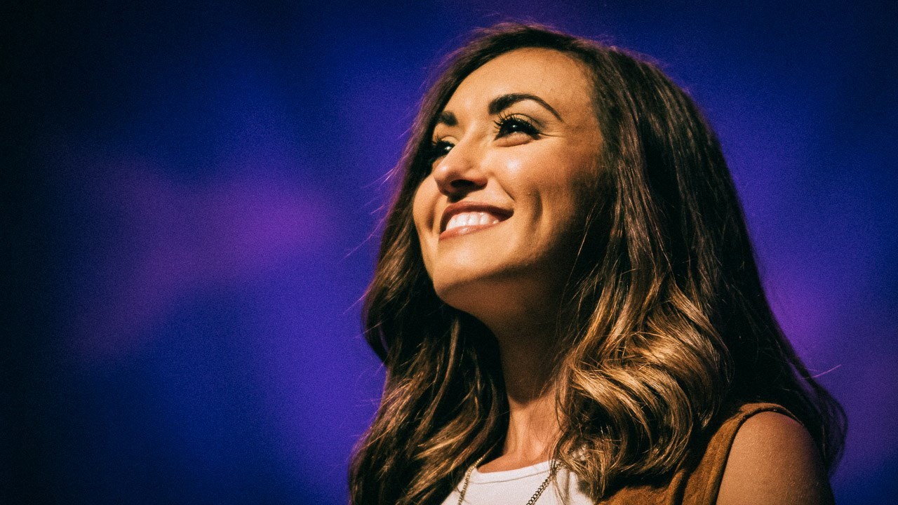 L’auteure-compositrice-interprète, Jessica Pruneau, lancera son premier EP le 7 septembre au Théâtre du Ganoué dans son village natal de Saint-Prosper.