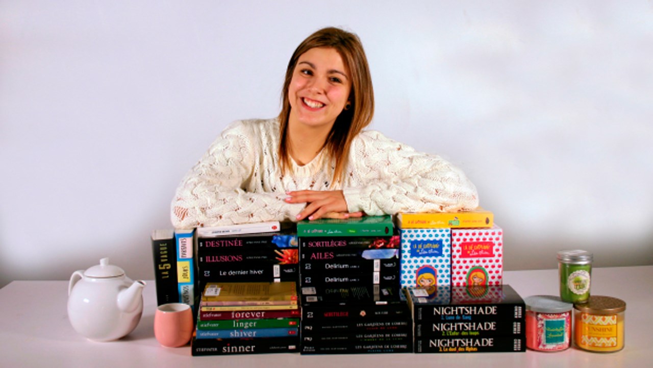 Chloé Poulin partage sa passion des livres sur son blogue littéraire