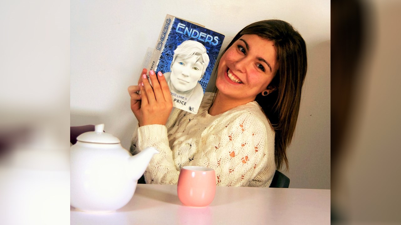 Chloé Poulin partage sa passion des livres sur son blogue littéraire