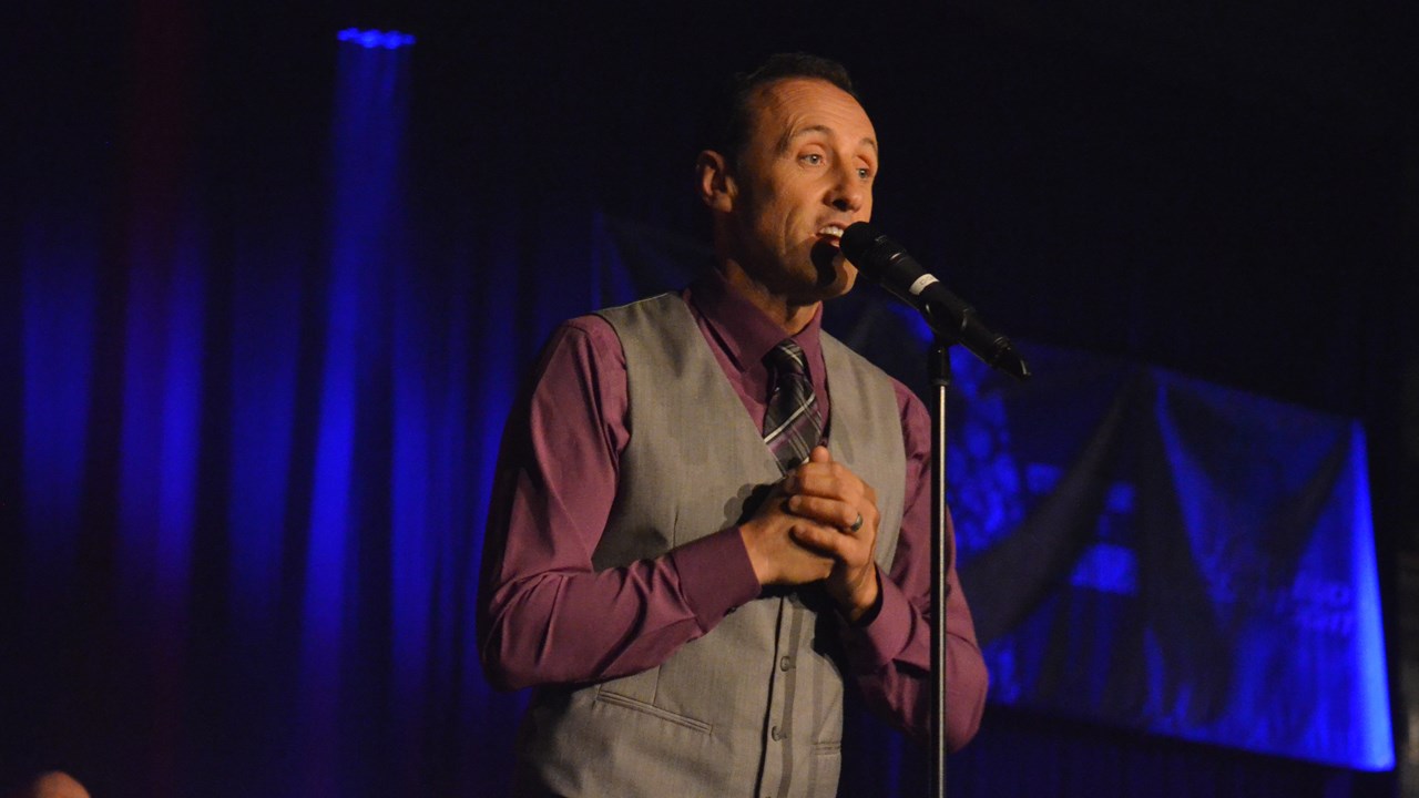 René Lajoie chante les plus grands succès de la langue française à Nashville en Beauce