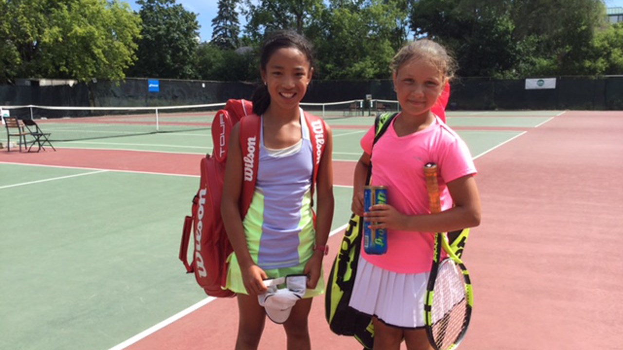 Lors de la finale pour la troisième position, Rosalie Carrier-Dulac (gauche) a perdu 0-6 et 1-6 contre l'Ontarienne Irina Artemyeva (droite).