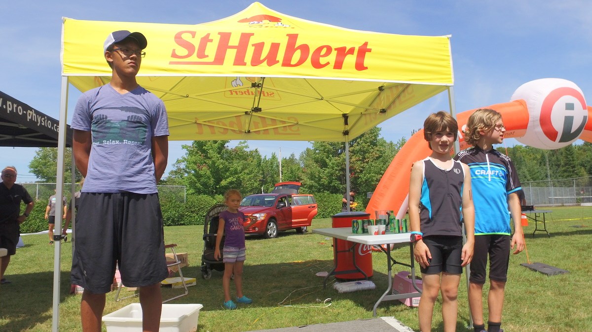 Rose-Coutier et Eliott Paquet en 1:24:38 (École PSF Beauceville)
Pradel Cavé et Maxime Parent en 1:26:39 (École PSF Beauceville)
Loui-Félix Doyon et Thomas Olivier Morin de Québec en 1:39:58