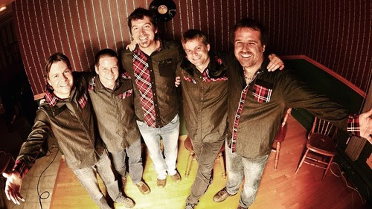 « Musique à bouches » est une formation constituée de cinq voix d'hommes, soit celles de David Bélanger, d’Olivier Brousseau, de Jérôme Fortin, de Sylvain Trudel et d’Isaël McIntyre.