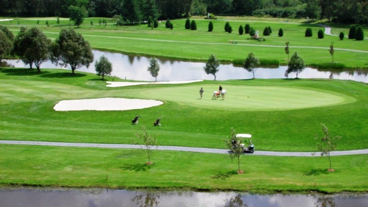 Dessiné et conçu par Howard Watson, architecte réputé de plusieurs terrains de golf.
