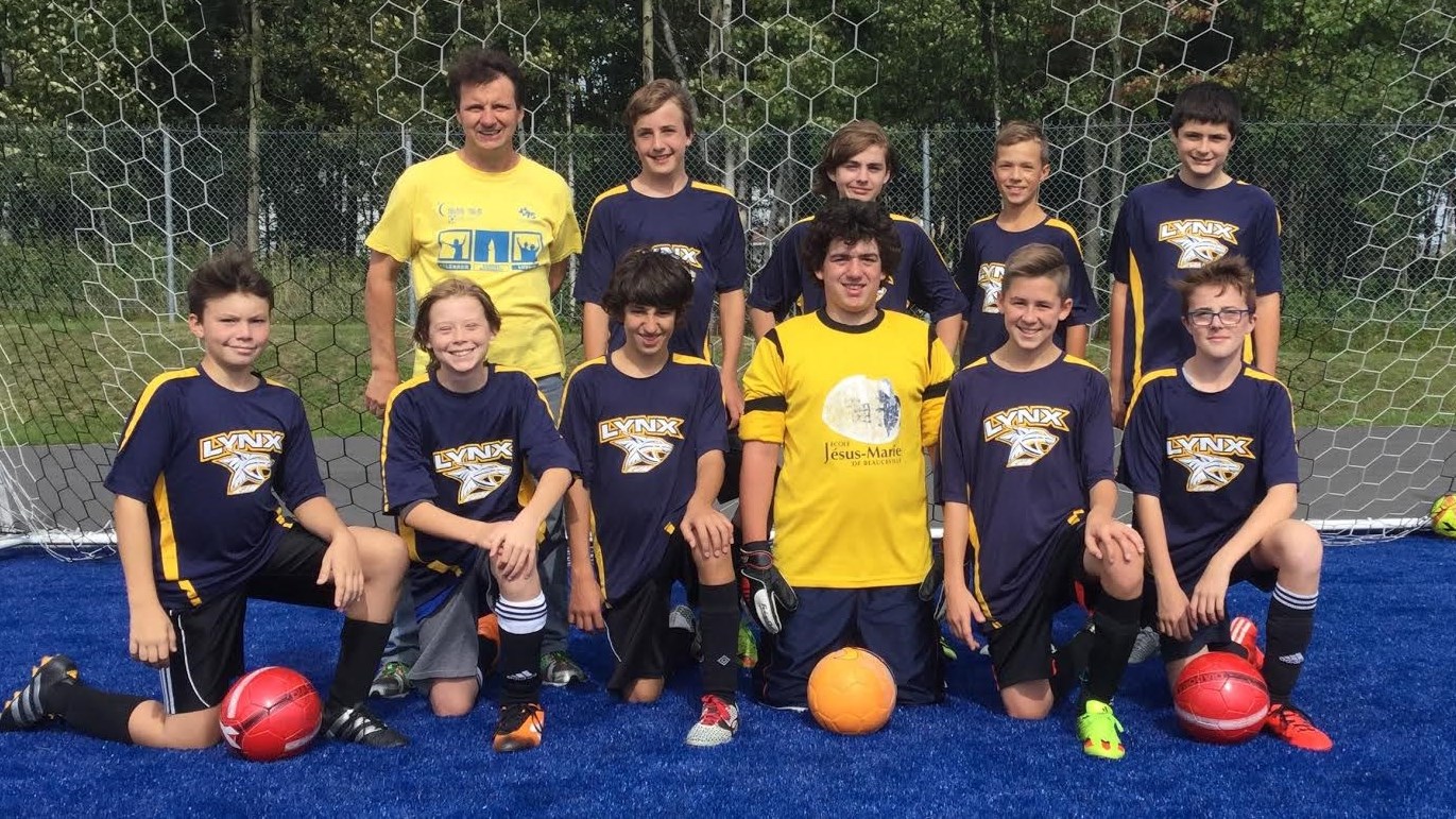 Le club benjamin masculin des Lynx de l'École Jésus-Marie de Beauceville