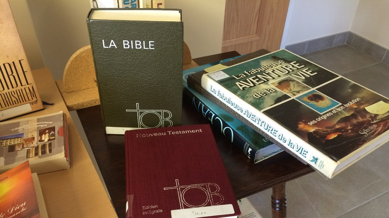 Il reste quelques précieux livres à vendre à l'Abbaye.