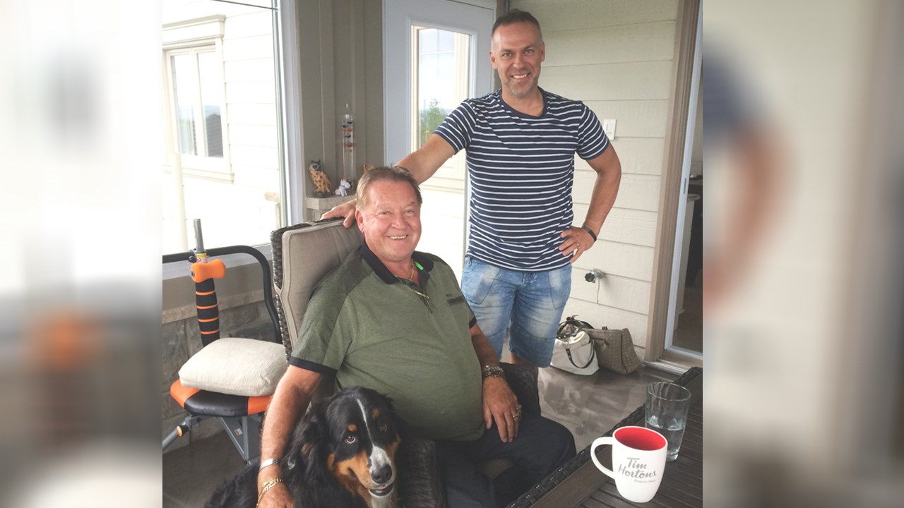 Le père, Jean-Marc Roy, heureux retraité; et son fils Steeve, qui ne prévoit pas mettre fin à ses activités de si tôt.