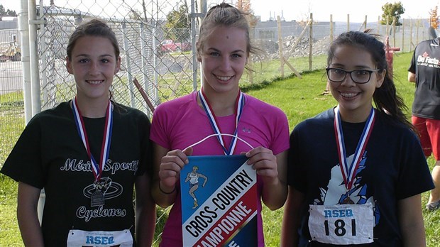 Compétition de cross-country de niveau primaire à l'école des Deux-Rives
