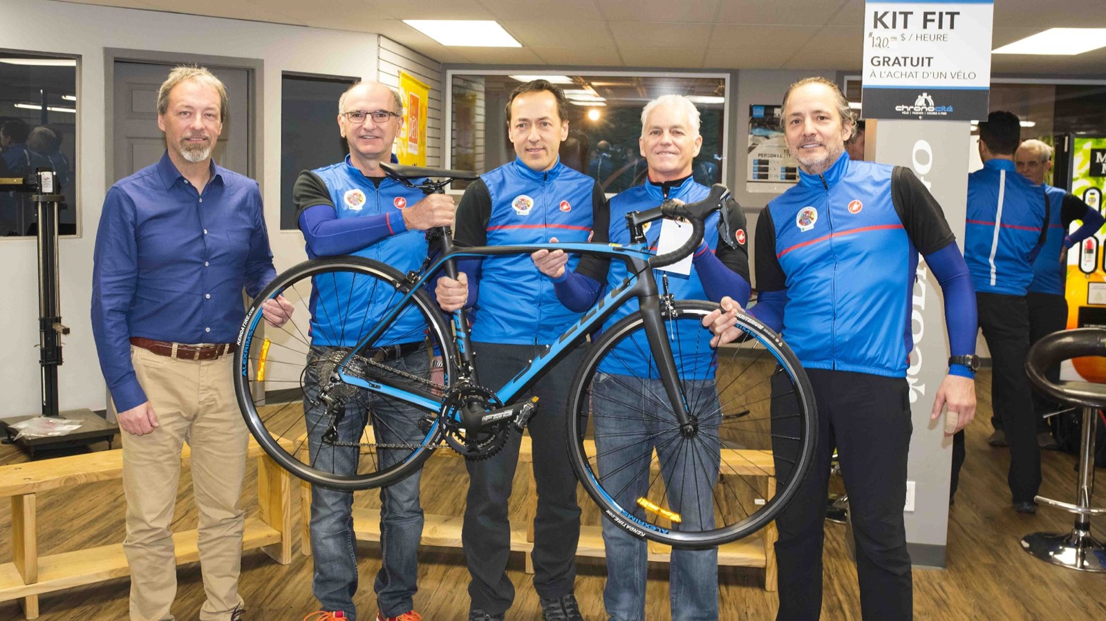 L'équipe Pomerleau, composée du chauffeur Pierre Doyon, Alain Roy, Éric Doyon, Louis Pinette (encadreur) et Daniel Arguin. Absent sur l'image : Francis Pomerleau.