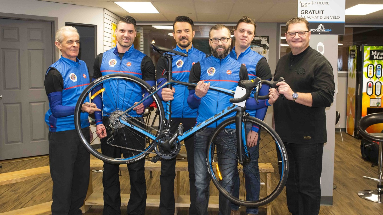 L'équipe Chronocité, composée de Roger Lessard, Christian Jacques, Claude Quirion, Hugo Gosselin (encadreur), Alexandre Paré et Denis Bilodeau (chauffeur).