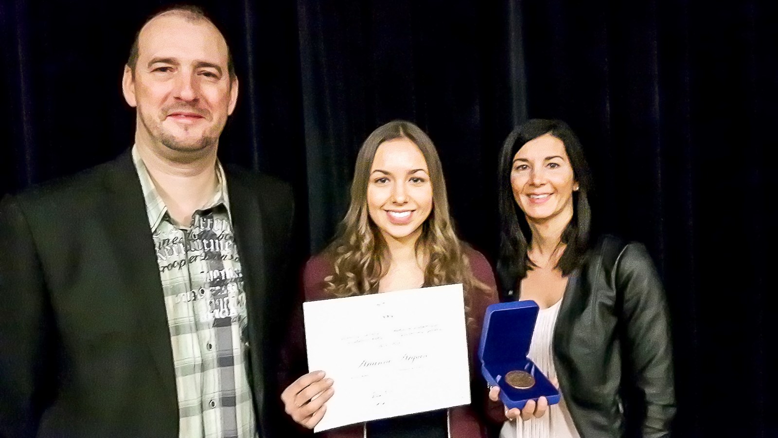 Arianne Arguin, a été récompensée lundi dernier par la médaille du Gouverneur général du Canada de la Polyvalente Bélanger. Originaire de Courcelles, la jeune fille a obtenu une moyenne générale pondérée de 93,64%.