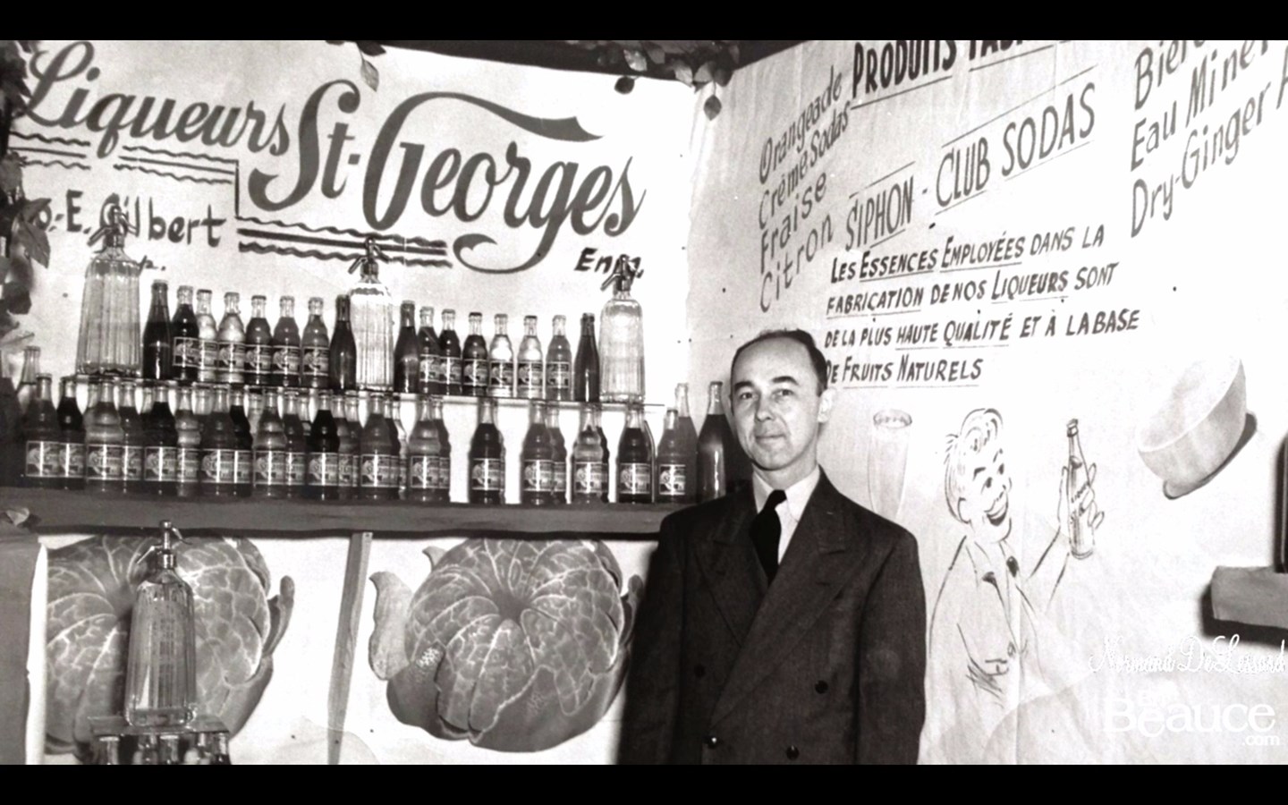 Normand DeLessard présente les « délicieuses liqueurs Saint-Georges ».