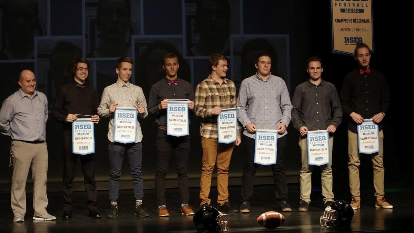 Le programme de football de L'Embâcle a tenu son banquet pour honorer ses athlètes