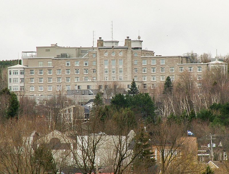 La cafétéria de l'hôpital de Saint-Georges proposera bien, malgré l'annonce du mois de décembre dernier, un service de déjeuners tous les jours de la semaine.