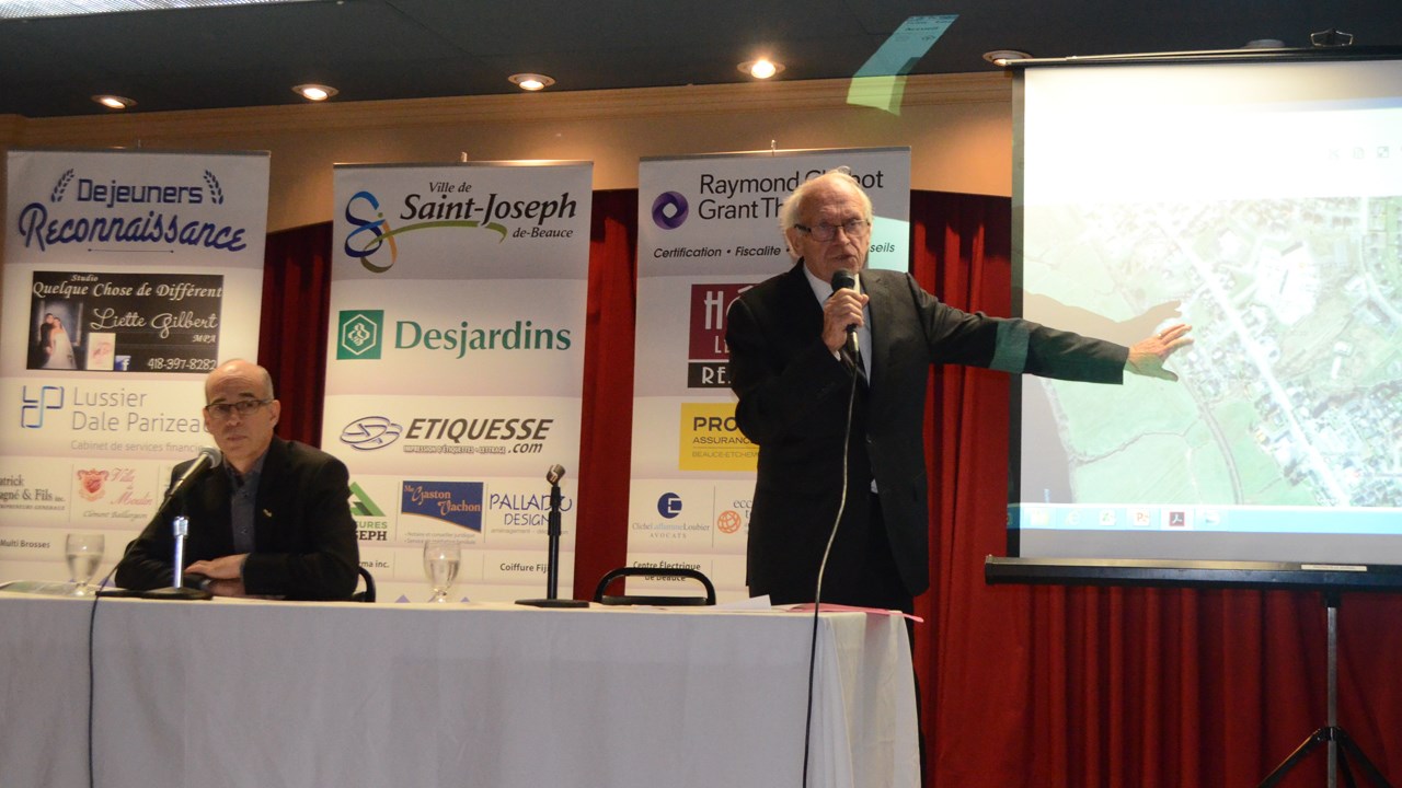 Le maire de Saint-Joseph, Michel Cliché, et le directeur général, Alain Landry, ont présenté la phase 2 du développement résidentiel du Vallon.