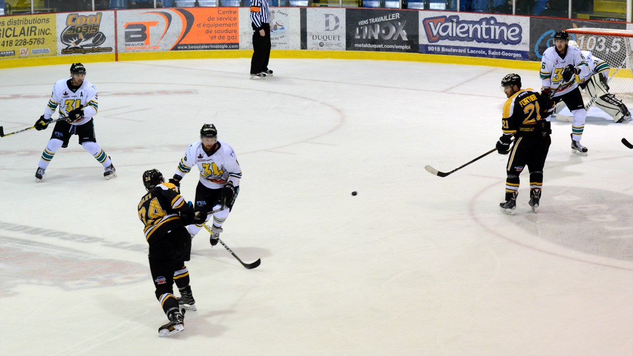 Le Cool FM sort vainqueur d'un duel de gardiens de but