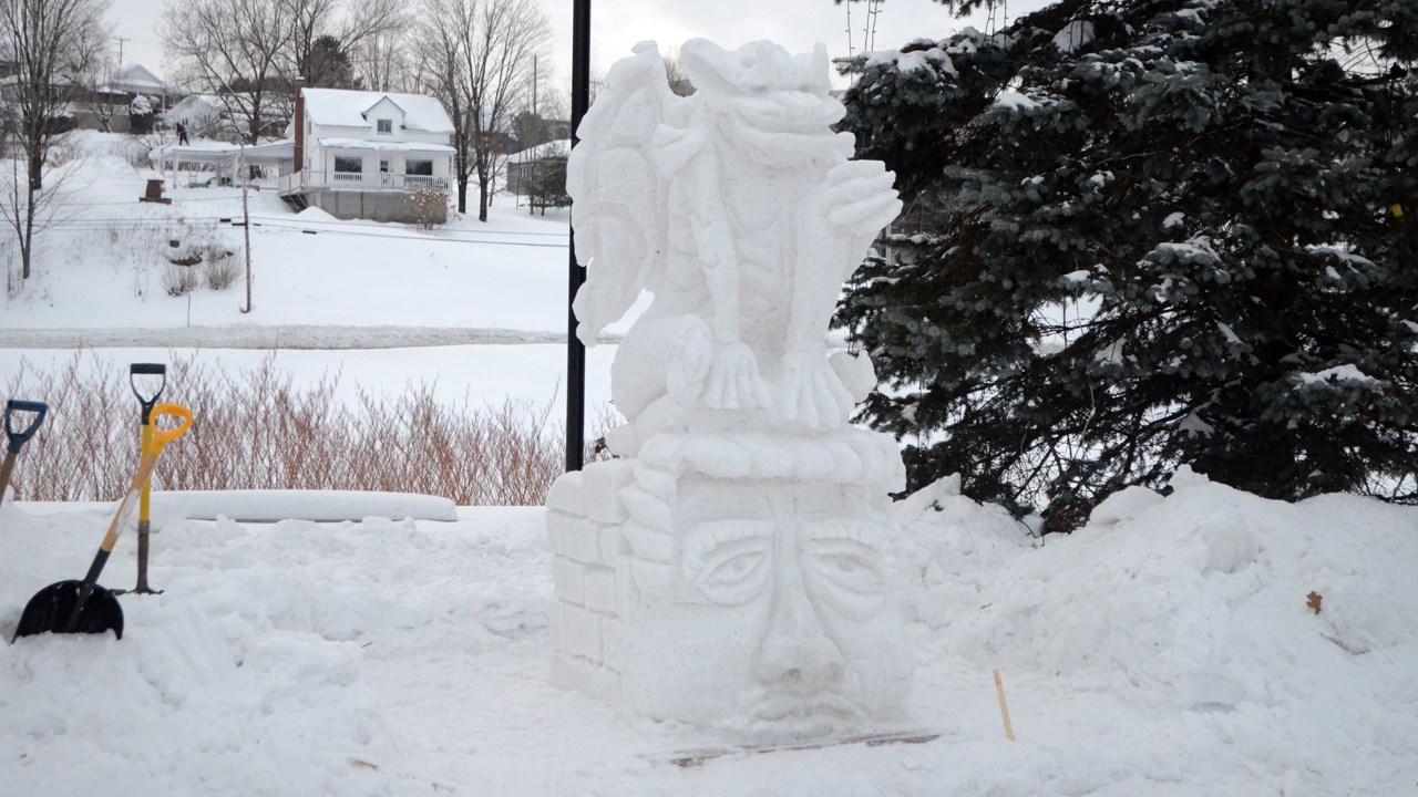 Les Beaucevillois démontrent leur talent lors du Concours de sculpture sur neige de la Ville