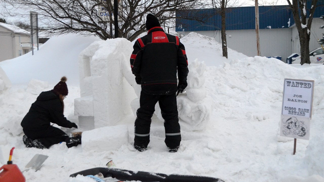 Les Beaucevillois démontrent leur talent lors du Concours de sculpture sur neige de la Ville