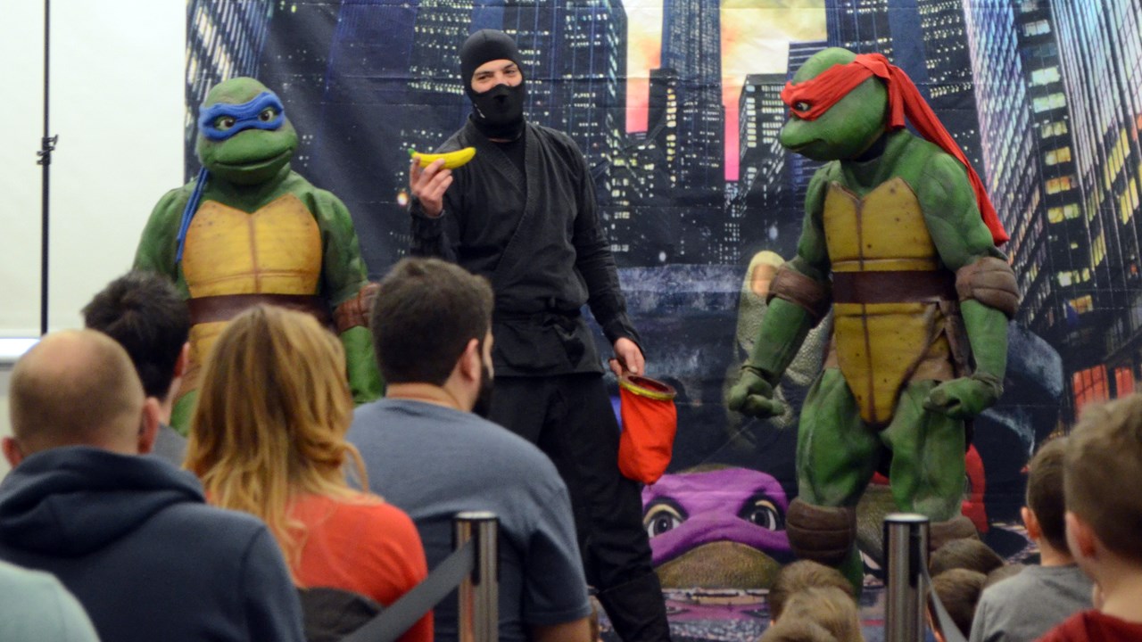 Les Tortues Ninjas attirent plus de 300 personnes à Journée d'alphabétisation familiale