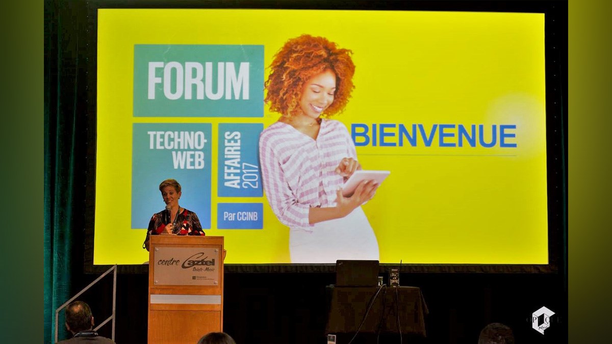 La directrice générale de la Chambre de commerce et d'industrie Nouvelle-Beauce souhaite la bienvenue aux participants du Forum techno-web affaires.
