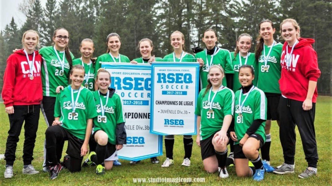 C'est l'équipe juvénile féminine de division 3B de l'Embâcle de la polyvalente Benoît-Vachon de Sainte-Marie qui a remporté les honneurs lors des championnats régionaux du RSEQ.