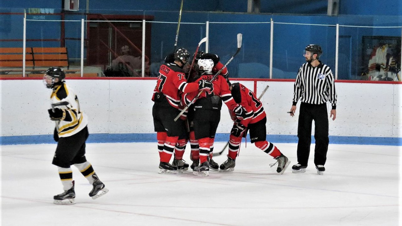 Le Cleri sport Junior AA de Saint-Georges a affronté le Lafontaine de Bellechasse à l'aréna de Sainte-Claire lors du vendredi 20 octobre 2017.