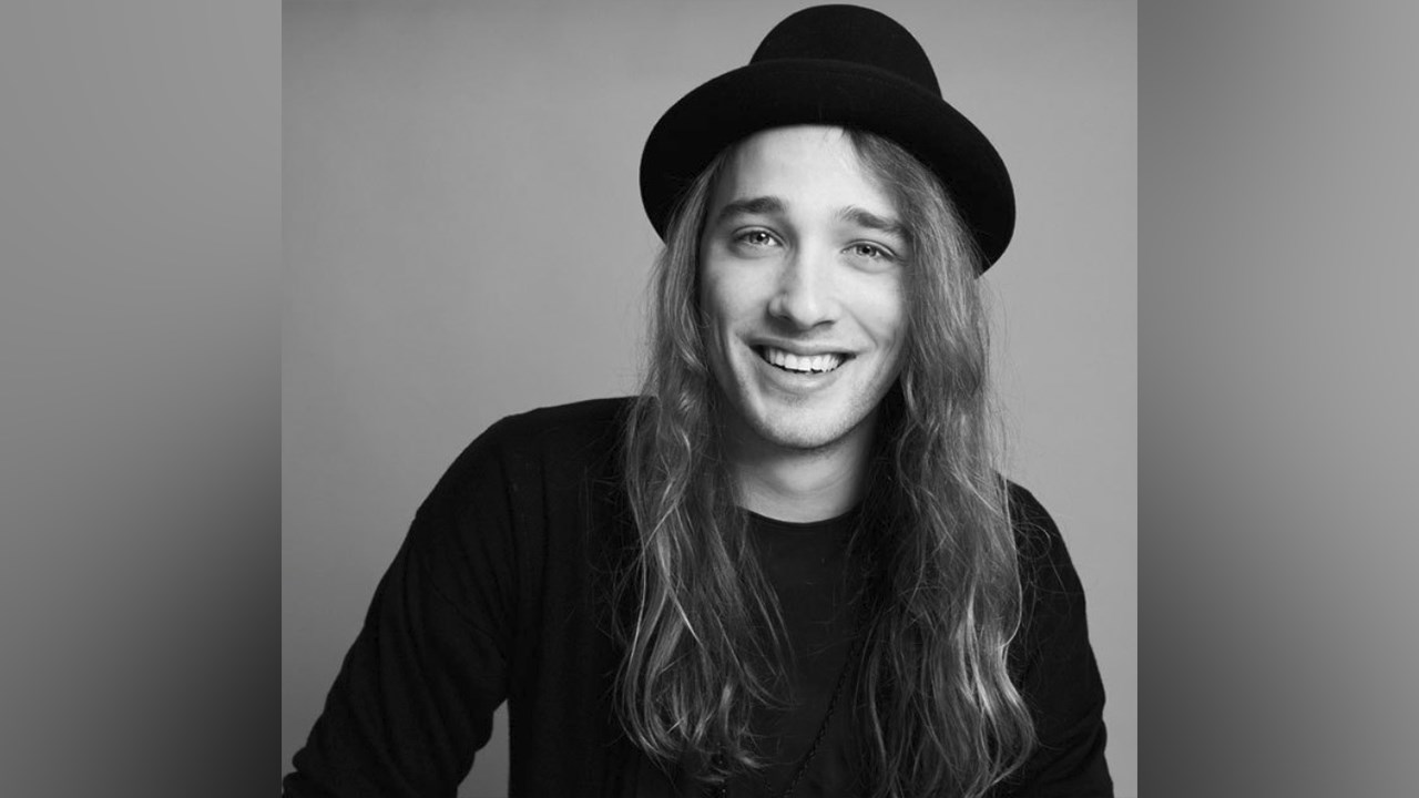 Travis Cormier présentera son « 1er spectacle solo » lors du samedi 28 octobre 2017, dès 20 h, au Cabaret des Amants à Saint-Georges. 