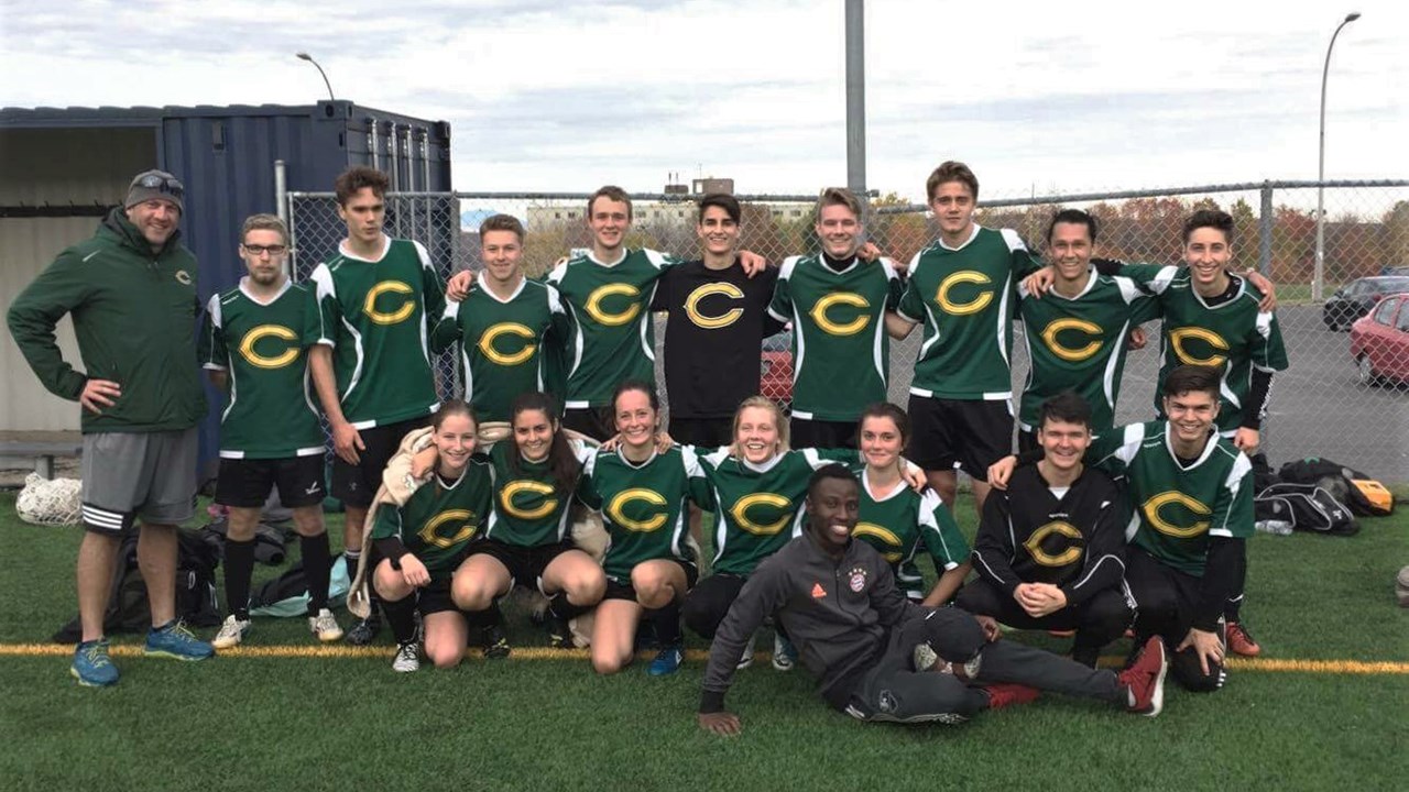 L’équipe de soccer mixte des Condors du Cégep Beauce-Appalaches.