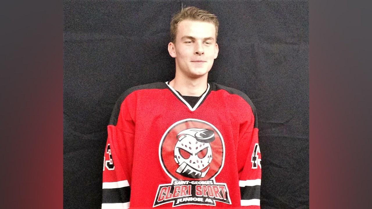 Le joueur de hockey beauceron Vincent Dumont a marqué son premier but dans la ligue Junior AA lors du match du 27 octobre 2017.