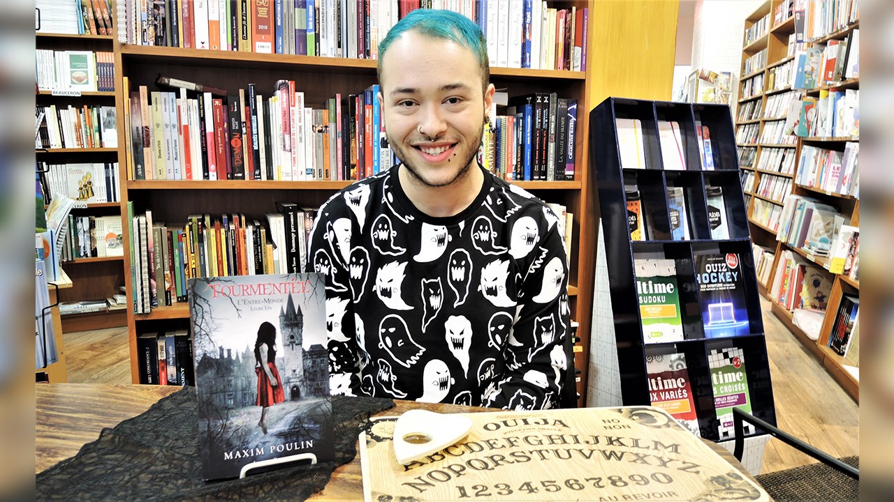 Maxim Poulin, auteur de Saint-Prosper âgé de 21 ans, a lancé son tout premier livre intitulé « Tourmentée », premier tome de sa série l'Entre-Monde, lors du samedi 28 octobre 2017 au Mondo Resto-Bar à Saint-Georges.