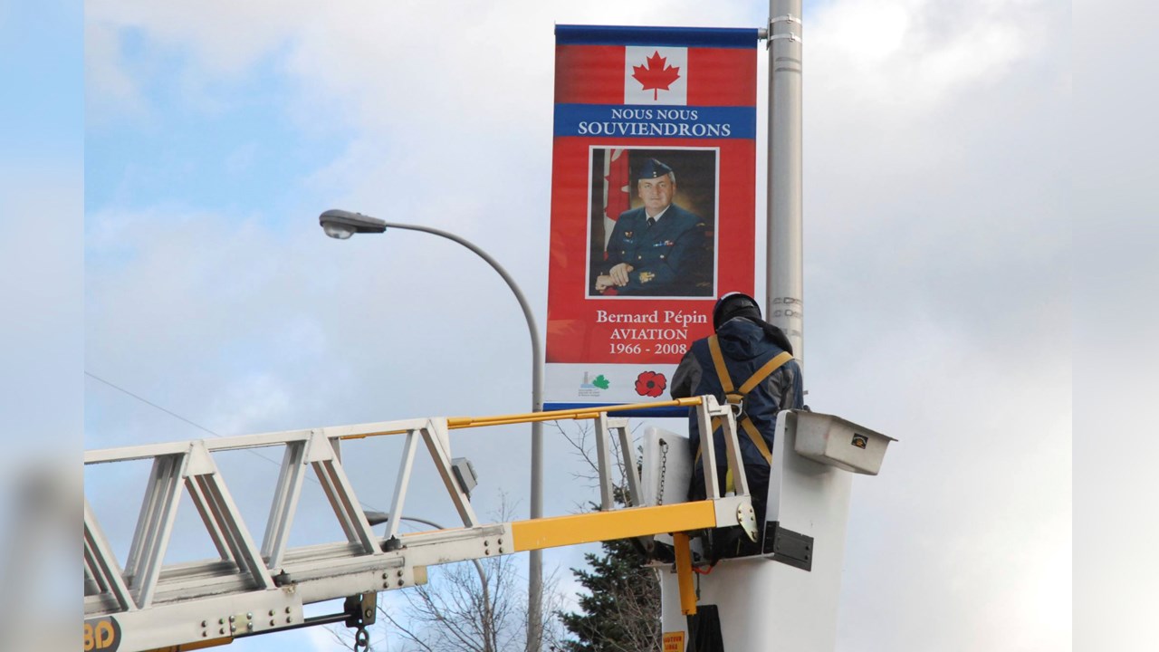 Un total de 48 oriflammes installées en Beauce en hommage aux vétérans