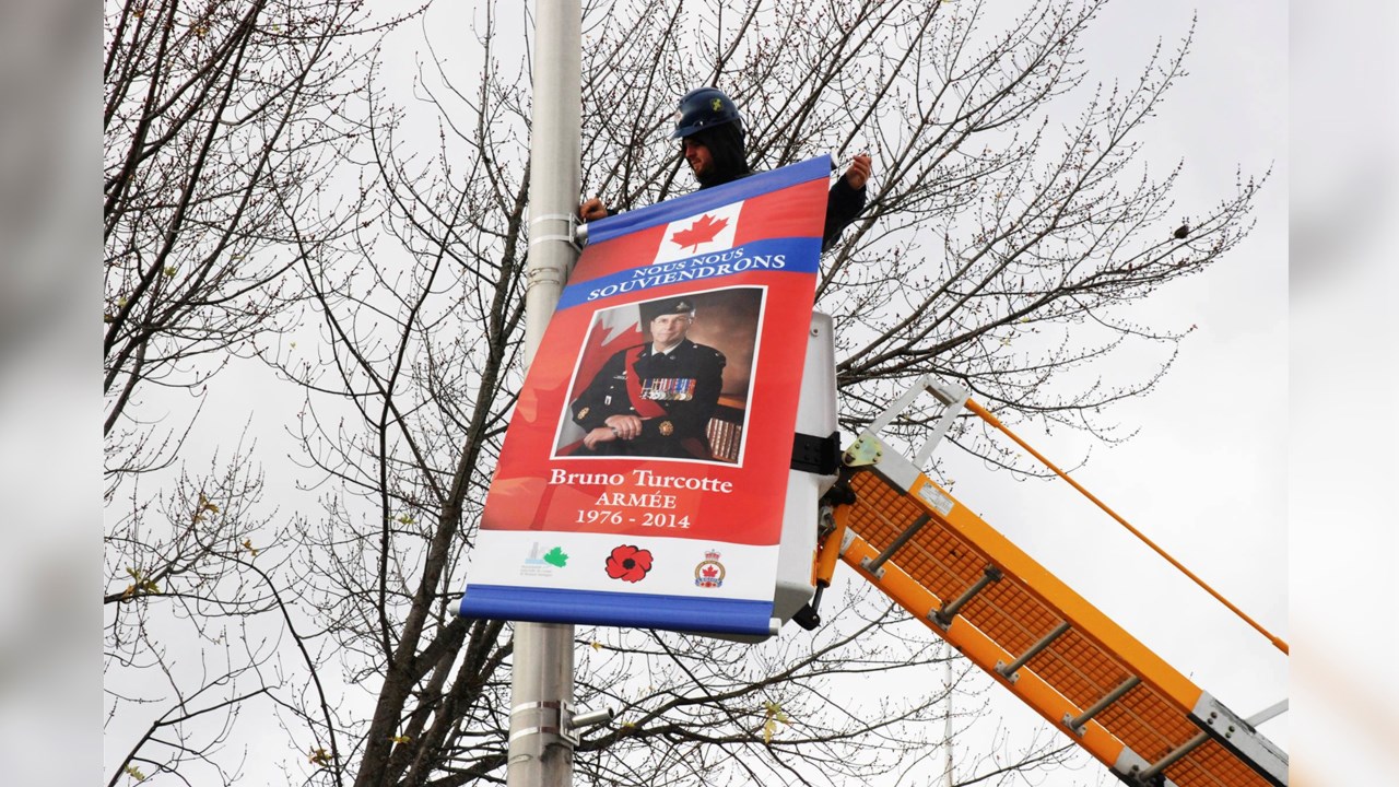 Un total de 48 oriflammes installées en Beauce en hommage aux vétérans