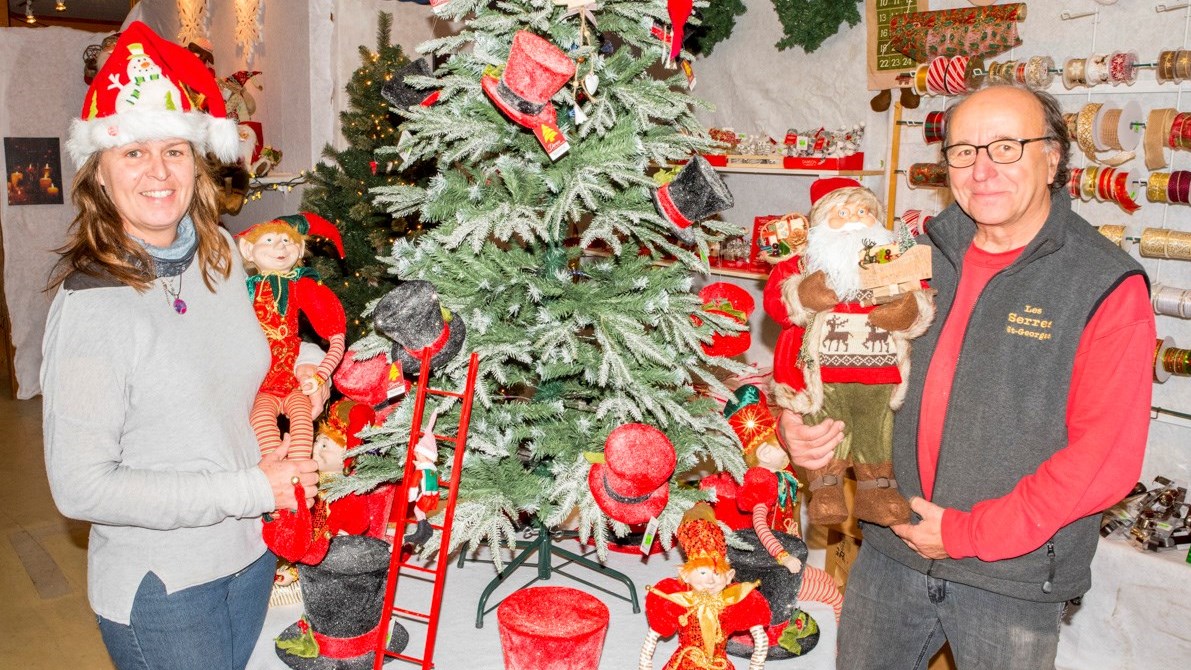 Doris Lamothe et Alain Labelle sont prêts à plonger les visiteurs des Serres Saint-Georges dans la magie de Noël.