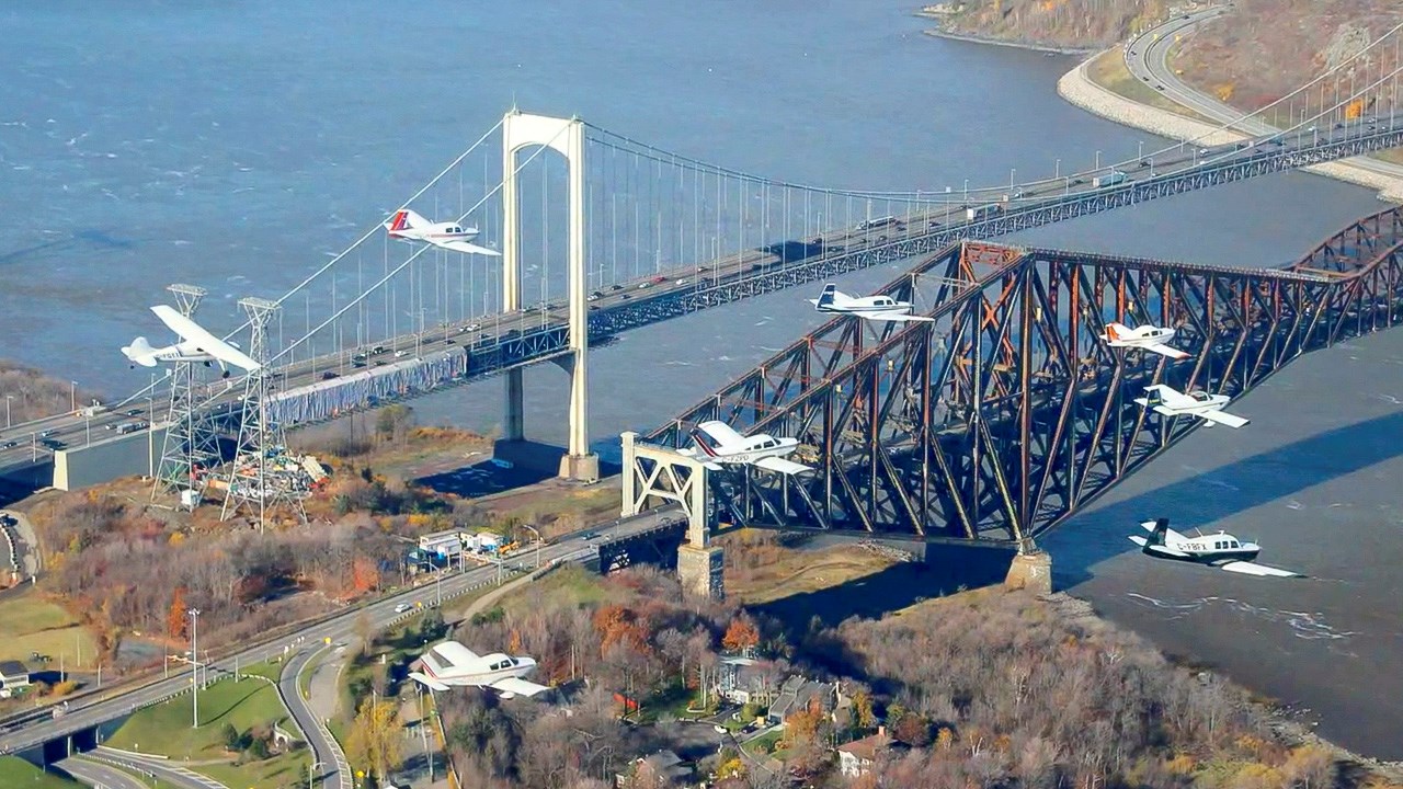 Neuf pilotes du CAB ont survolé Québec pour se préparer au Jour du Souvenir